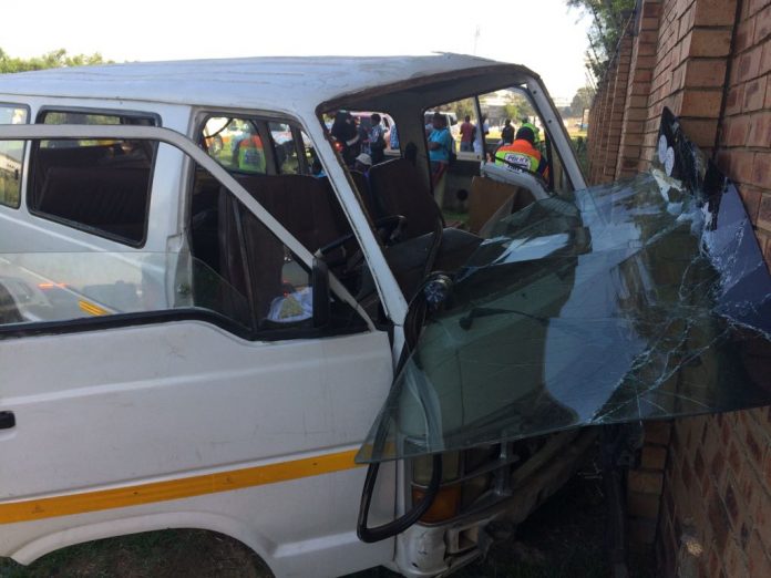 A Taxi lost control and went off the road hitting a wall on the R55 south before Allandale Road A Taxi lost control and went off the road hitting a wall on the R55 south before Allandale Road
