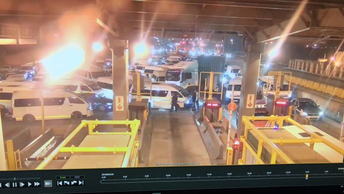 Impatience creates chaos in heavy traffic at Toll Stations Impatience creates chaos in heavy traffic at Toll Stations