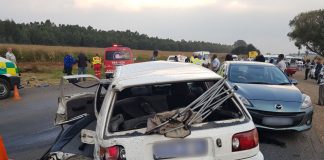 At least 15 injured after taxi and vehicle collide on the R23 just outside of Heidelberg in Gauteng