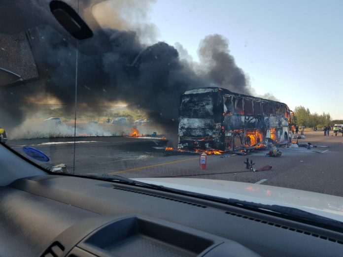 Bus burning on N1 at Modimolle turnoff, Limpopo Bus burning on N1 at Modimolle turnoff, Limpopo