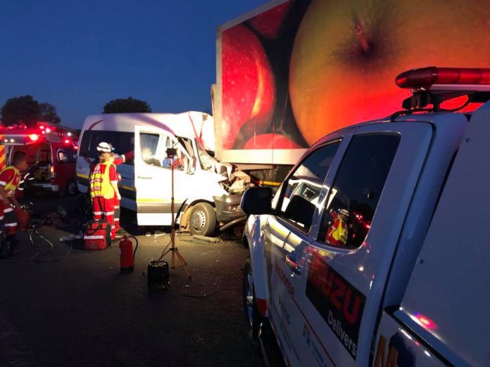8 Injured in collision between minibus taxi and truck on the N8 close to Mandela View, Bloemfontein