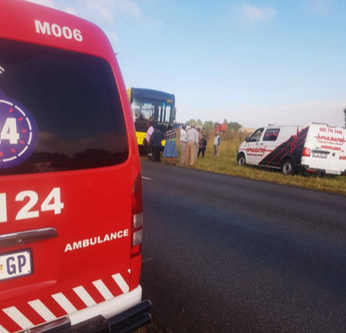 Three people were left injured this morning when a bus veered off the road off the R550 in Grasmere