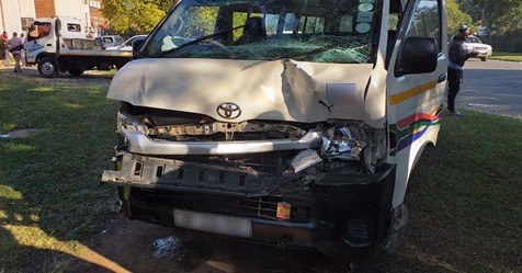 Bakkie and taxi collide leaving nine injured in Prestburry