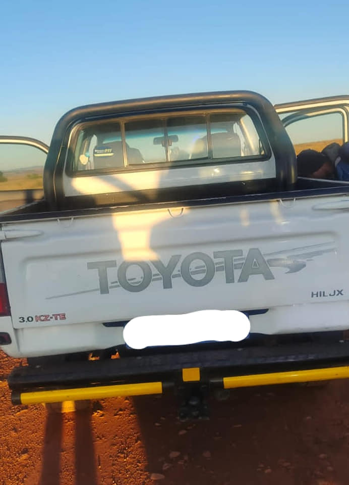 Suspects arrested for possession of a hijacked Toyota Hilux bakkie, an unlicensed firearm and ammunition.