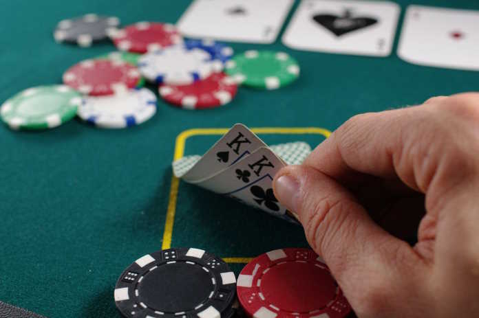Online Poker Strategies for Beginners: 14 Dos and Don’ts