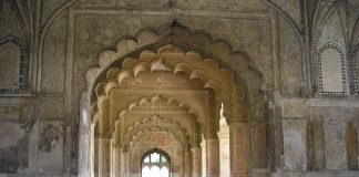 15 Most Popular Tourist Places and Attractions in and Around Delhi - Red Fort.