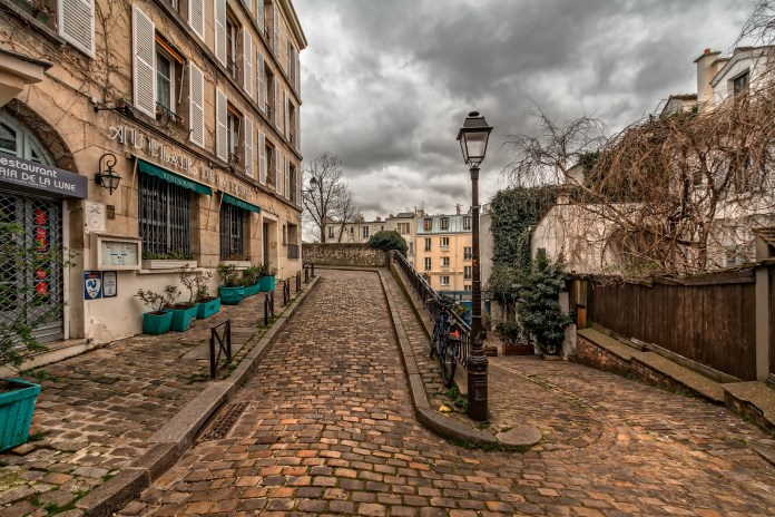 Celebrate Love At These Hidden Romantic Hotspots In Paris