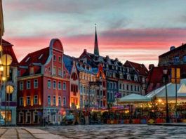 One of Europe's best-preserved medieval Old Towns, Riga enchants visitors with its cobblestone streets, Gothic spires, and beautifully restored merchant houses.