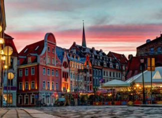 One of Europe's best-preserved medieval Old Towns, Riga enchants visitors with its cobblestone streets, Gothic spires, and beautifully restored merchant houses.