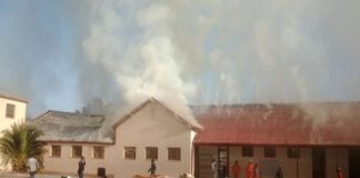 Historic Theron high school in Britstown burns down Historic Theron high school in Britstown burns down