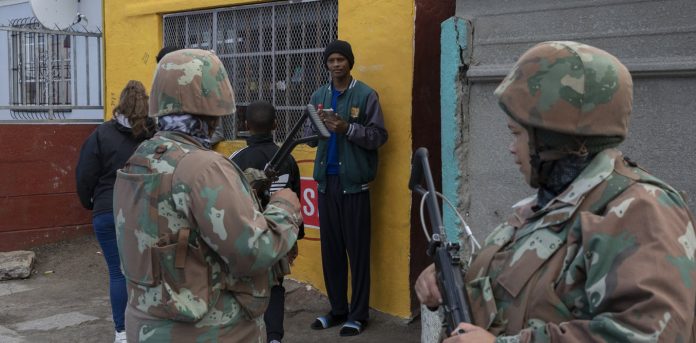 South African National Defence Force soldiers in Mitchells Plain on the Cape Flats, Cape Town. EFE-EPA/Kim Ludbrook