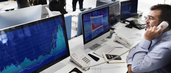 How Do I Choose a Broker on MetaTrader 4?