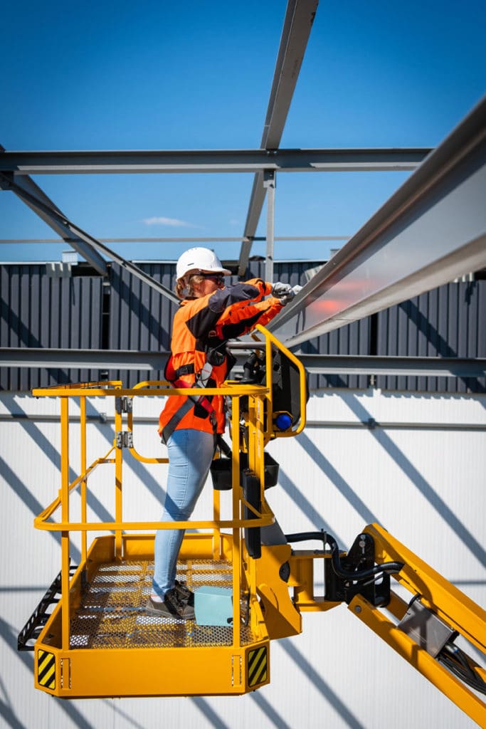 Make sure the cherry picker you hire meets these criteria Make sure the cherry picker you hire meets these criteria