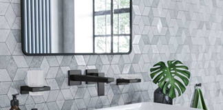 The accessories from the hansgrohe AddStoris line can be stylishly combined with square angular flat fittings