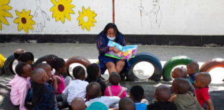 Moni Moloantoa reads to children at Hlayisanani Centre