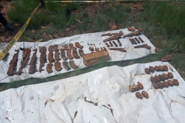 Buried arms cache uncovered, Krugersdorp