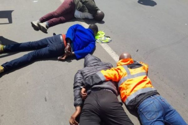 Benoni police in shoot out, 2 suspects killed, 5 arrested Benoni police in shoot out, 2 suspects killed, 5 arrested