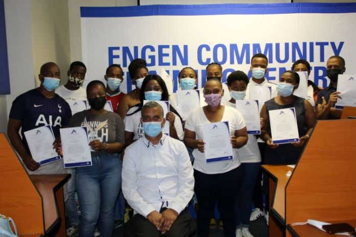 Engen computer school proud graduates with course facilitator and assesor Gary Llambert