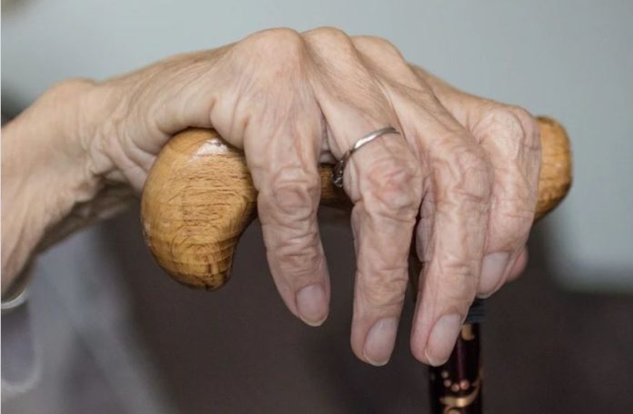 Home invader uses teeth to remove rings from woman (86), Walmer