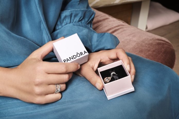 Pandora Moments welcomes new symbols of love: encircled designs