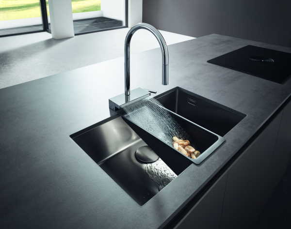 Make a healthy kitchen your priority – hansgrohe’s Aquno Select M81 brings a new level of interaction into the kitchen
