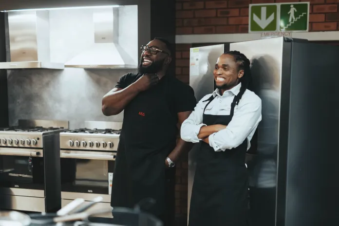 SA sports legends Tendai ‘Beast’ Mtawarira and Siphiwe Tshabalala test their skills in the kitchen