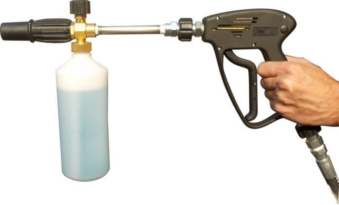 A foaming bottle on the end of the gun lance