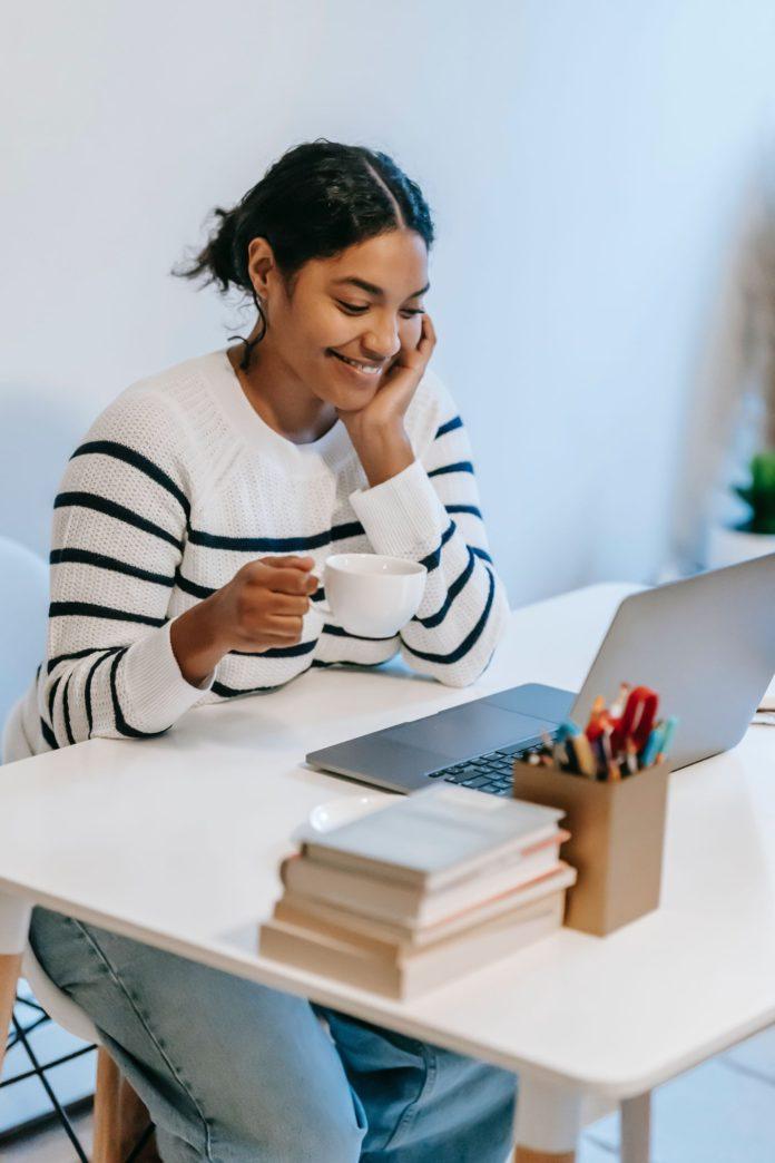 Doing it for themselves: women take the lead in funding their own education Doing it for themselves: women take the lead in funding their own education
