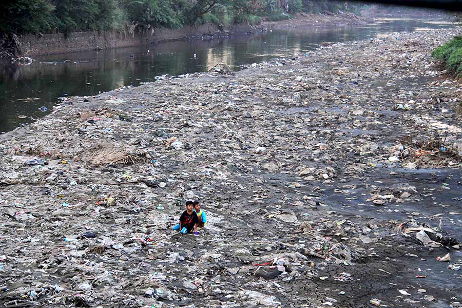 Children play amid garbage in the Citarum