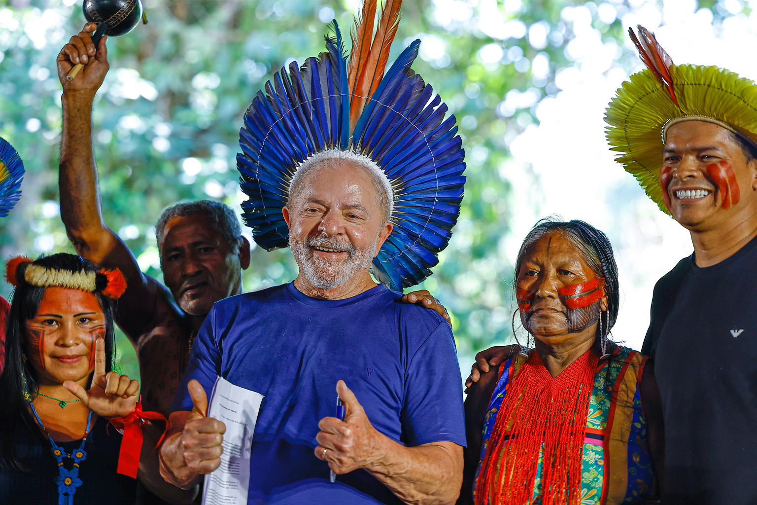 Lula meets Indigenous leaders.