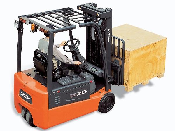 Demand for electric forklifts as materials-handling sector goes green Demand for electric forklifts as materials-handling sector goes green