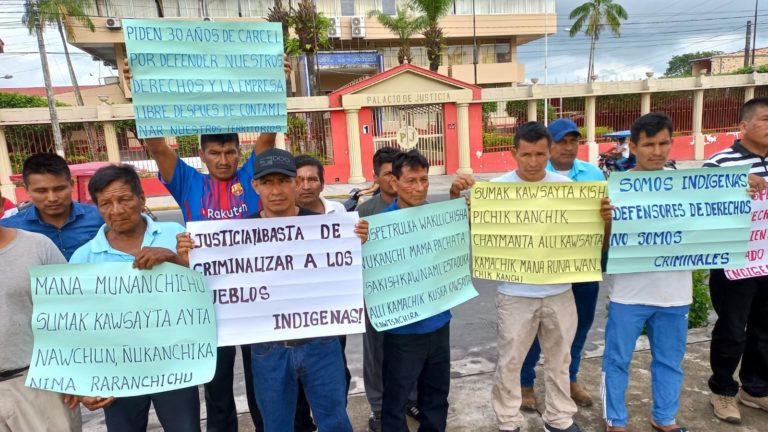 Authorities from the OPIKAFPE federation protest