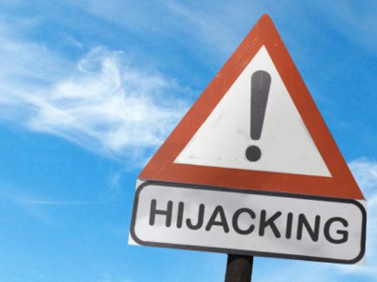 Hendrina hijacking shootout, cop and bystander wounded