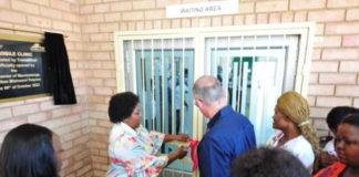 The Sinqobile Clinic is officially opened by the Premier of Mpumalanga Refilwe Mtsweni-Tsipane and the GM of Transalloys Theo Morkel, as the MEC for Health, Sasekani Manzini looks on.