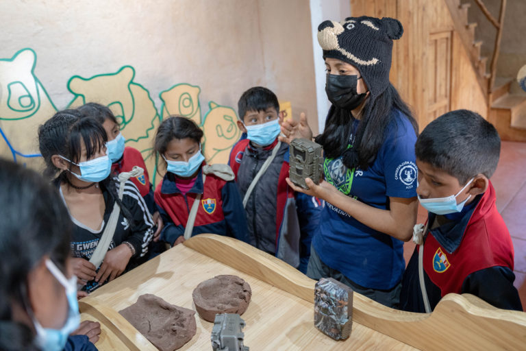 Yessenia Chamba at the newly inaugurated Andean Bear Interpretation Center, teaching to local school kids of Pillco Grande in Challabamba on how researchers are studying the bears habits and how to protect them. Photo: Luz Sanchez, Conservación Amazónica ACCA.