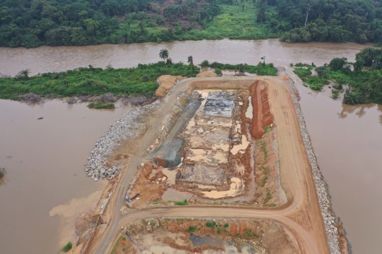 Construction of a cofferdam, in its fourth phase on the Nachtigal dam site. Image © NHPC.