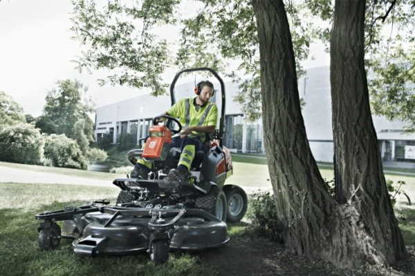 There’s more than one reason to choose a ride-on front mower There’s more than one reason to choose a ride-on front mower