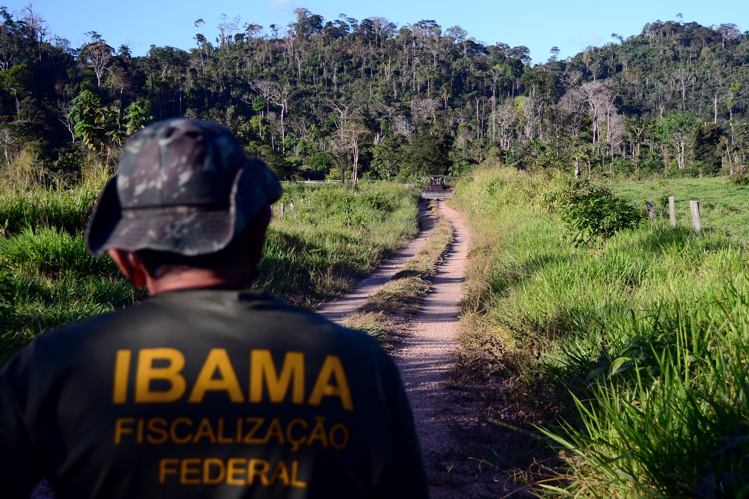 President Jair Bolsonaro has been criticized for dismantling IBAMA, Brazil's environment agency. In this photo IBAMA agents remove deforestation machinery from the forest. Image by Vinícius Mendonça/Ibama [CC BY 2.0.]