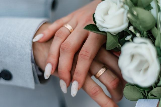 What Type of Wedding Band Should You Choose?