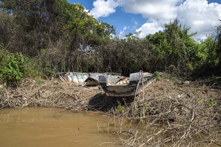 Uraricoeira river , Roraima, Brazil August 18th 2022 This is the starting point for many garimpeiros in their journey deeper in the amazon to reach the Garimpo some time up to 12 days away by boat. Boats used by garimpeiros burnt down by the federal police. Photo © Victor Raison 2022, all rights reserved