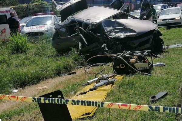Durban house robbery suspects crash, driver dies, 5 arrested