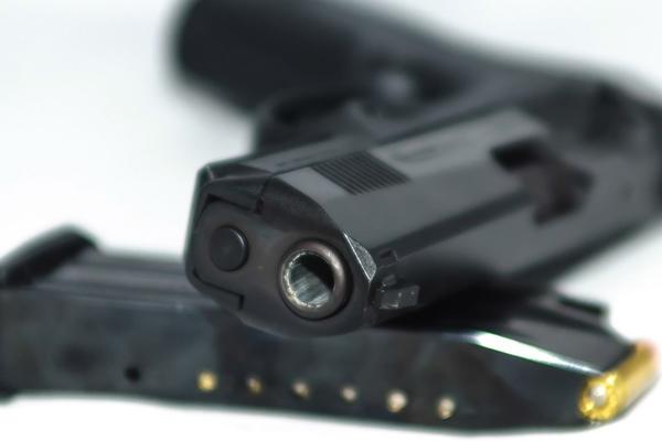 Police arrest suspects for possession of unlicensed firearm, Steenberg