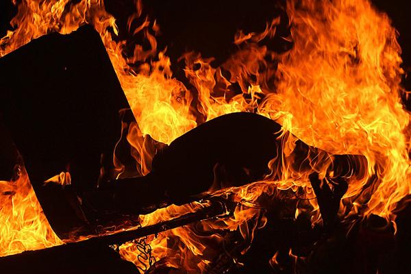 Petrol bomb attack on the ‘Go George Bus’ – 11 passengers injured Petrol bomb attack on the ‘Go George Bus’ – 11 passengers injured