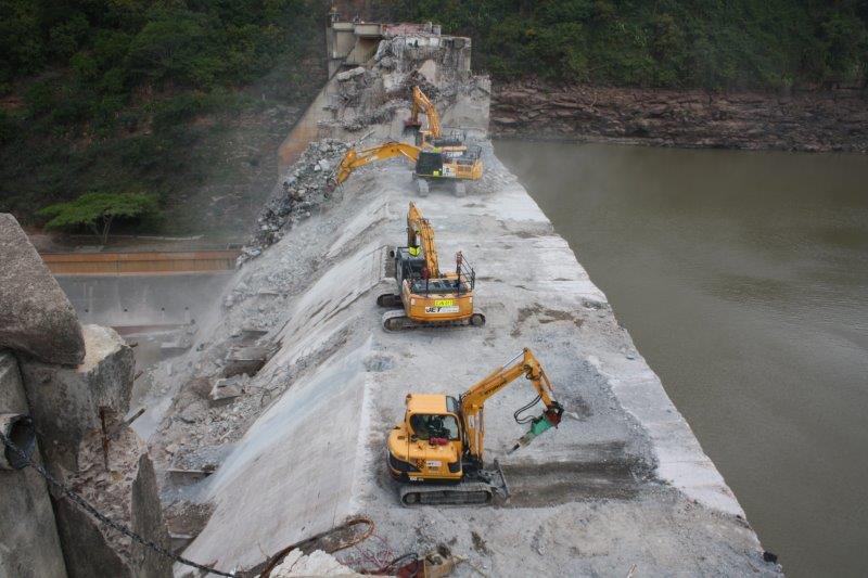 The Full Supply Level (FSL) of Hazelmere Dam was raised by replacing the original Radial Arm Gate design with a Piano Key Weir..jpg