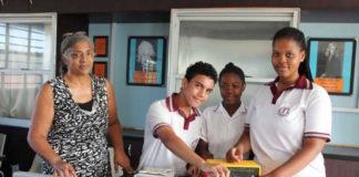 L-R Fairvale Secondary Science Teacher Mrs Elizabeth Sullivan with grade 10 learners Ethan Mallyon, Nolwandle Nkandi and Sphelele Mbatha