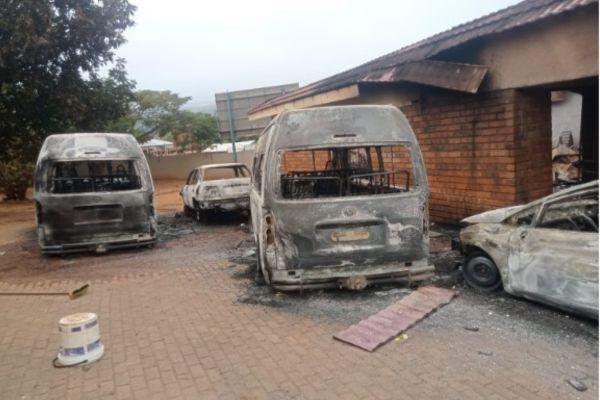 Office building and motor vehicles torched, Bolobedu