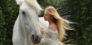 How Equine Therapy Can Aid in Mental Health Recovery