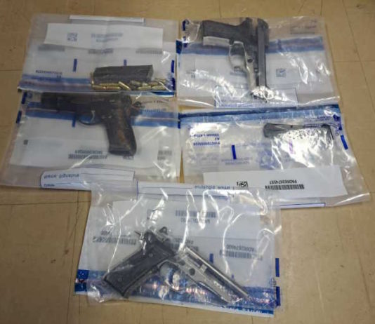 Police intercepts four armed robbery suspects and confiscates stolen cash and illegal firearms