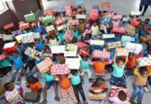 Gift time at Ephangweni Hall holiday club