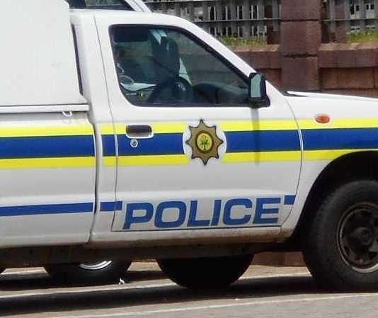 Police in pursuit of suspects after a jewellery store was robbed at gunpoint